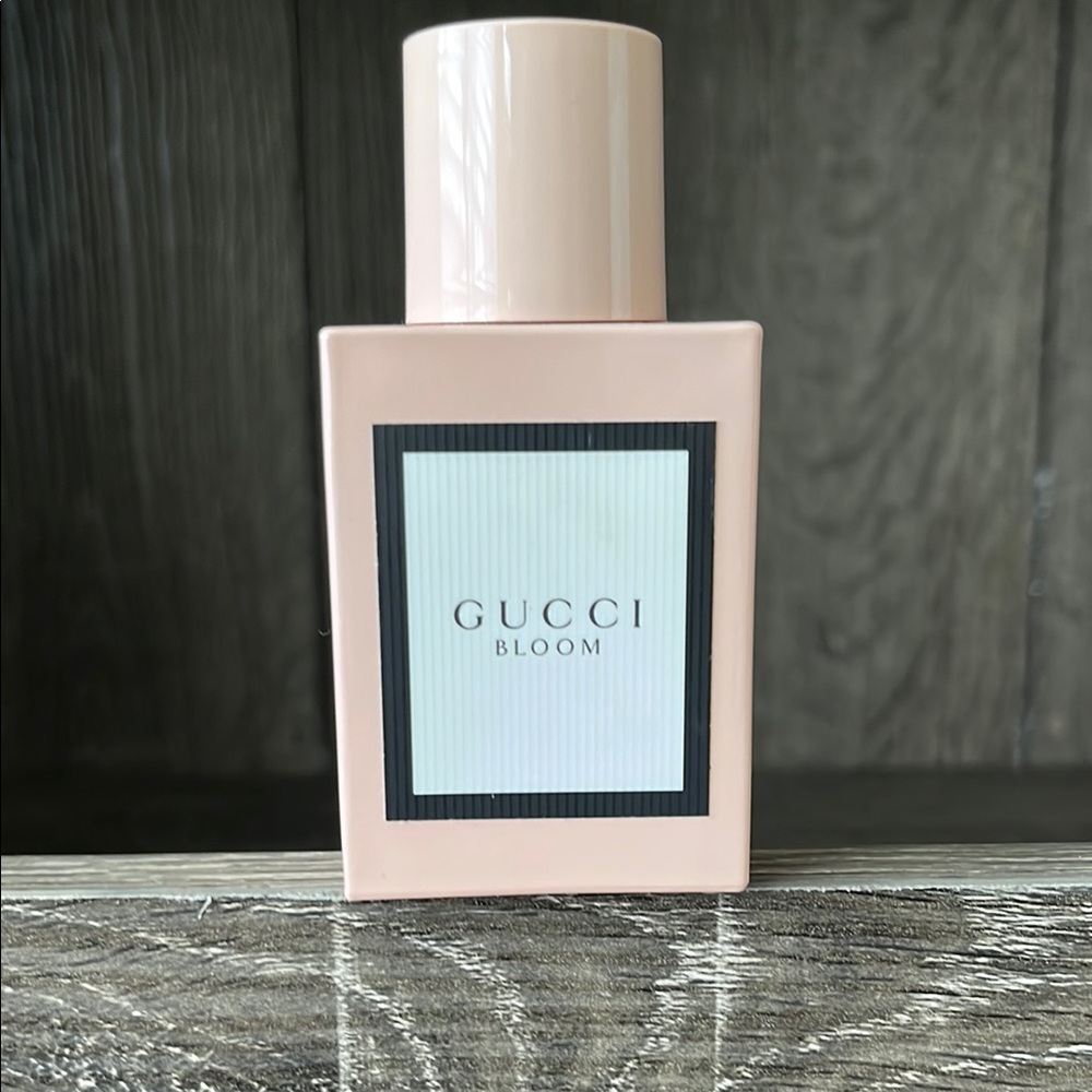 Gucci Bloom - EAU DE PARFM Pink great price !!! FULL BOTTLE USED ONCE .